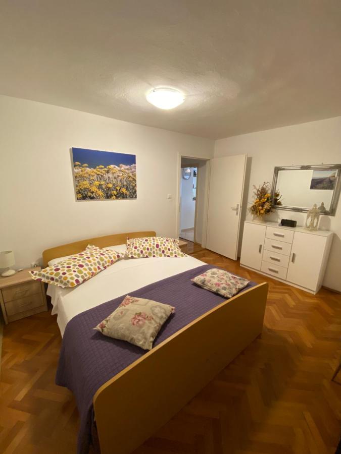 Апартаменти Apartman Rose Макарська Екстер'єр фото