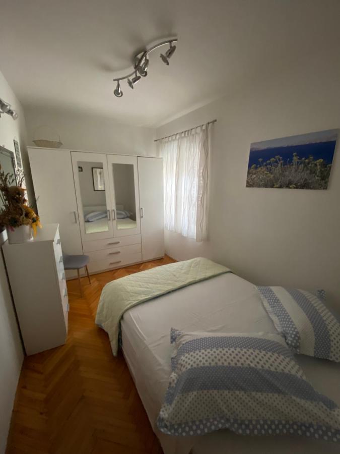 Апартаменти Apartman Rose Макарська Екстер'єр фото